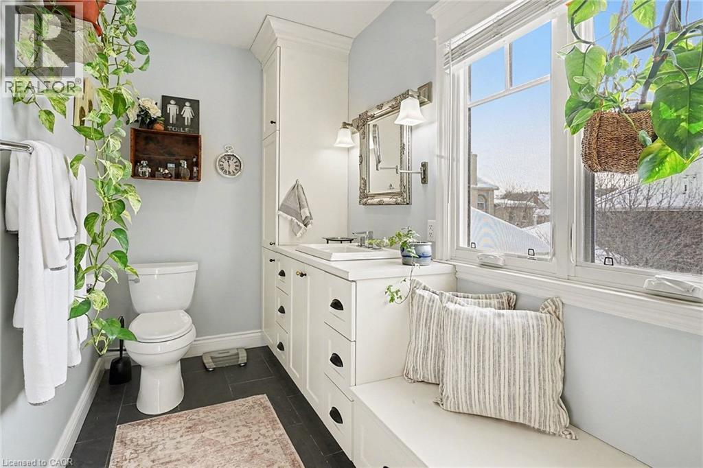 1316 E King Street E, Hamilton, ON - Indoor Photo Showing Bathroom