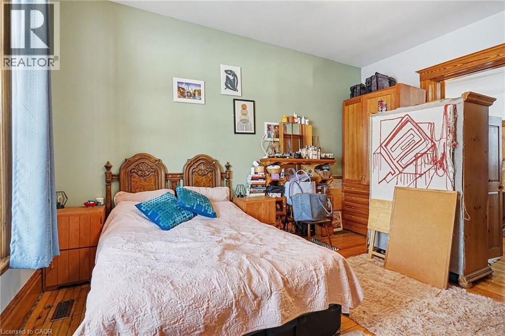 1316 E King Street E, Hamilton, ON - Indoor Photo Showing Bedroom