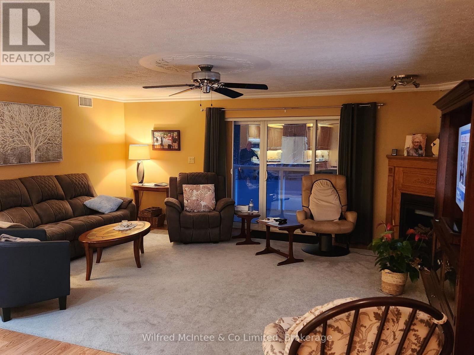 201 - 85 William Street N, Brockton, ON - Indoor Photo Showing Living Room