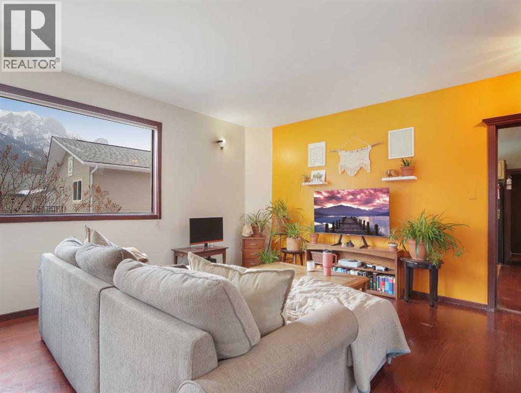 910 Main Street, Canmore, AB - Indoor Photo Showing Living Room