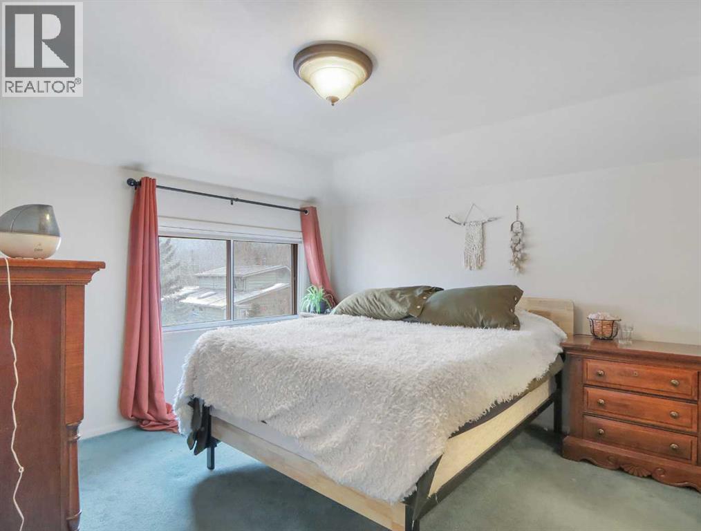 910 Main Street, Canmore, AB - Indoor Photo Showing Bedroom