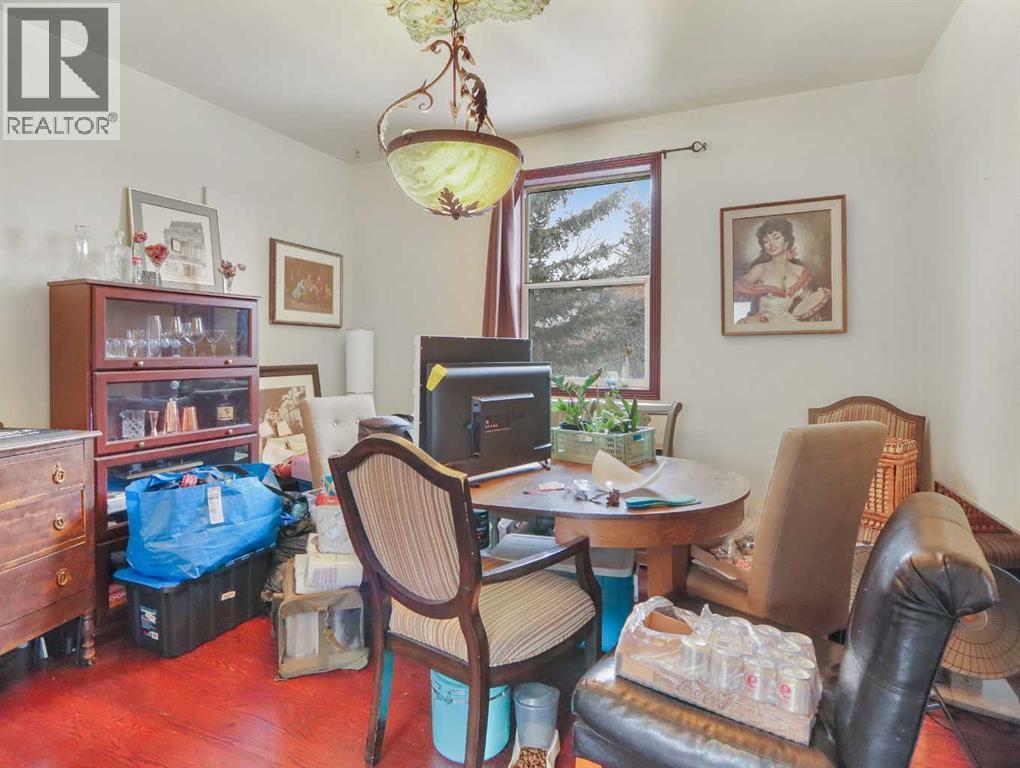 910 Main Street, Canmore, AB - Indoor Photo Showing Dining Room