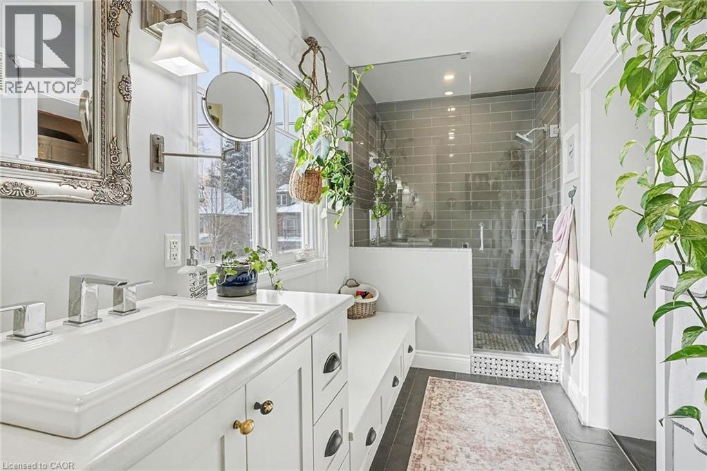 1316 E King Street E, Hamilton, ON - Indoor Photo Showing Bathroom