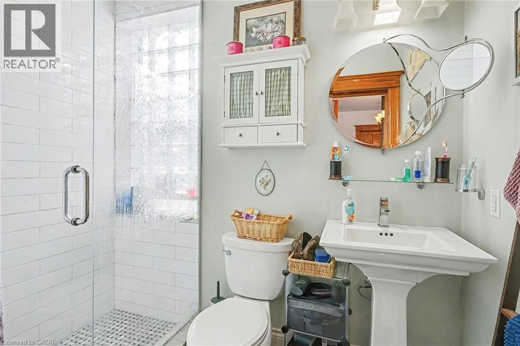 1316 E King Street E, Hamilton, ON - Indoor Photo Showing Bathroom