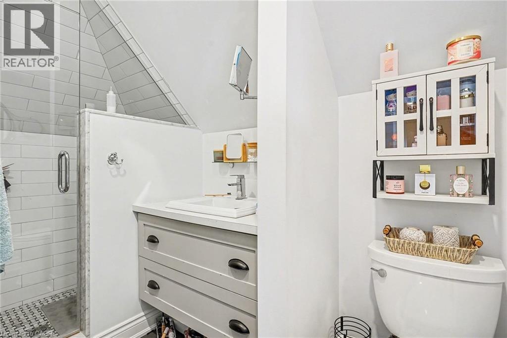 1316 E King Street E, Hamilton, ON - Indoor Photo Showing Bathroom