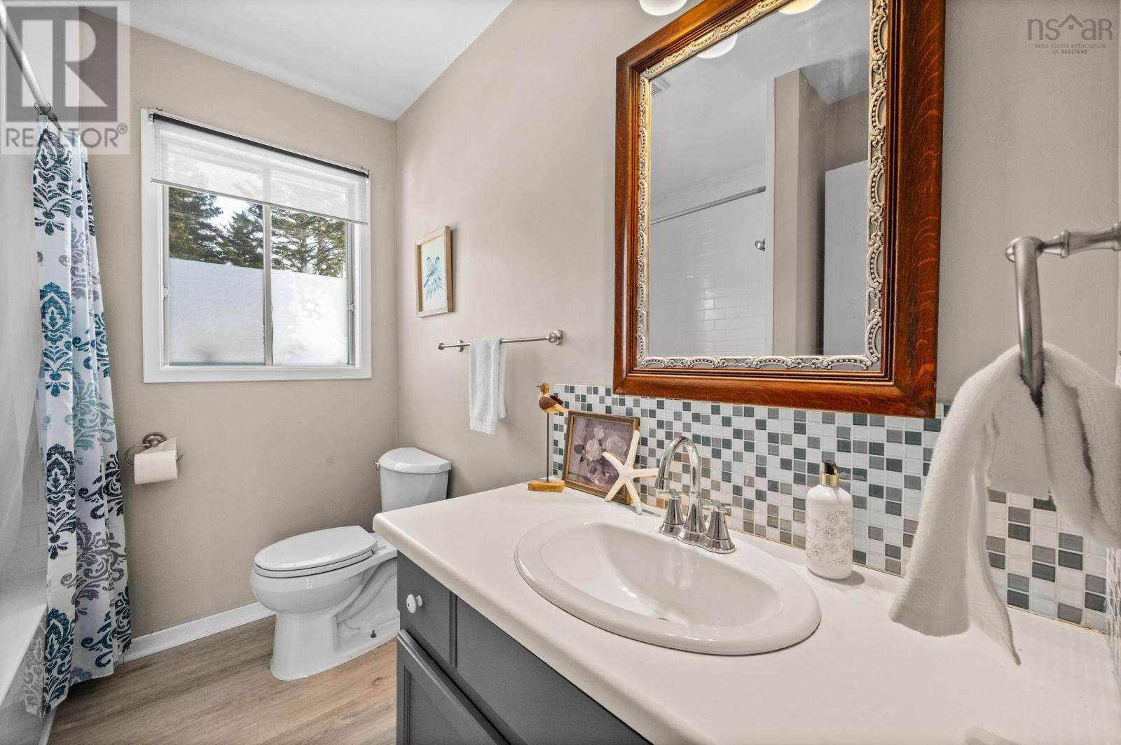 8554 Peggys Cove Road, Indian Harbour, NS - Indoor Photo Showing Bathroom