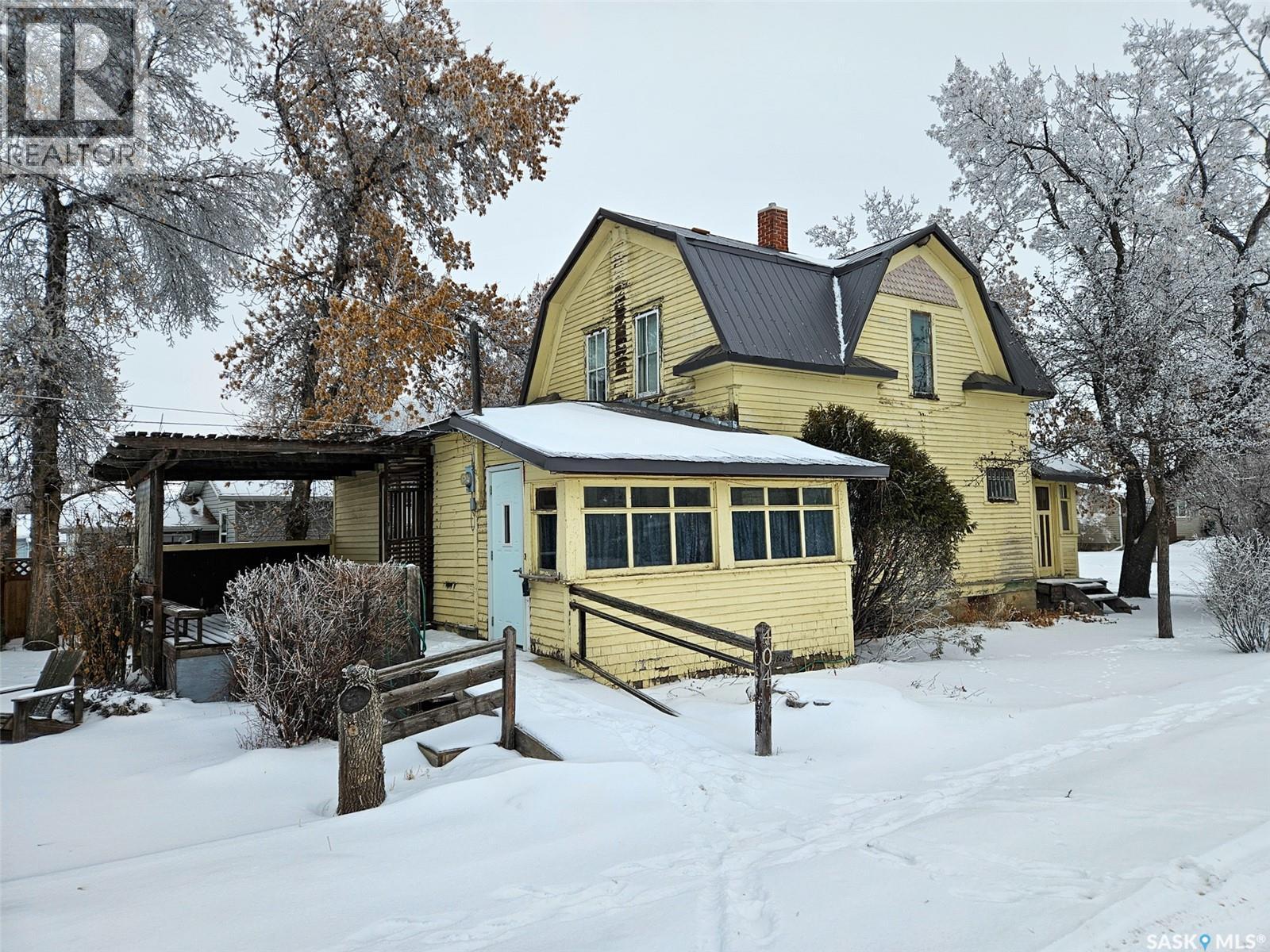 404 Brownlee Street, Herbert, SK - Outdoor