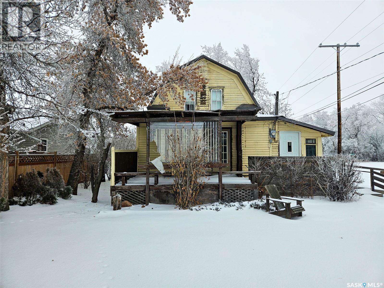 404 Brownlee Street, Herbert, SK - Outdoor