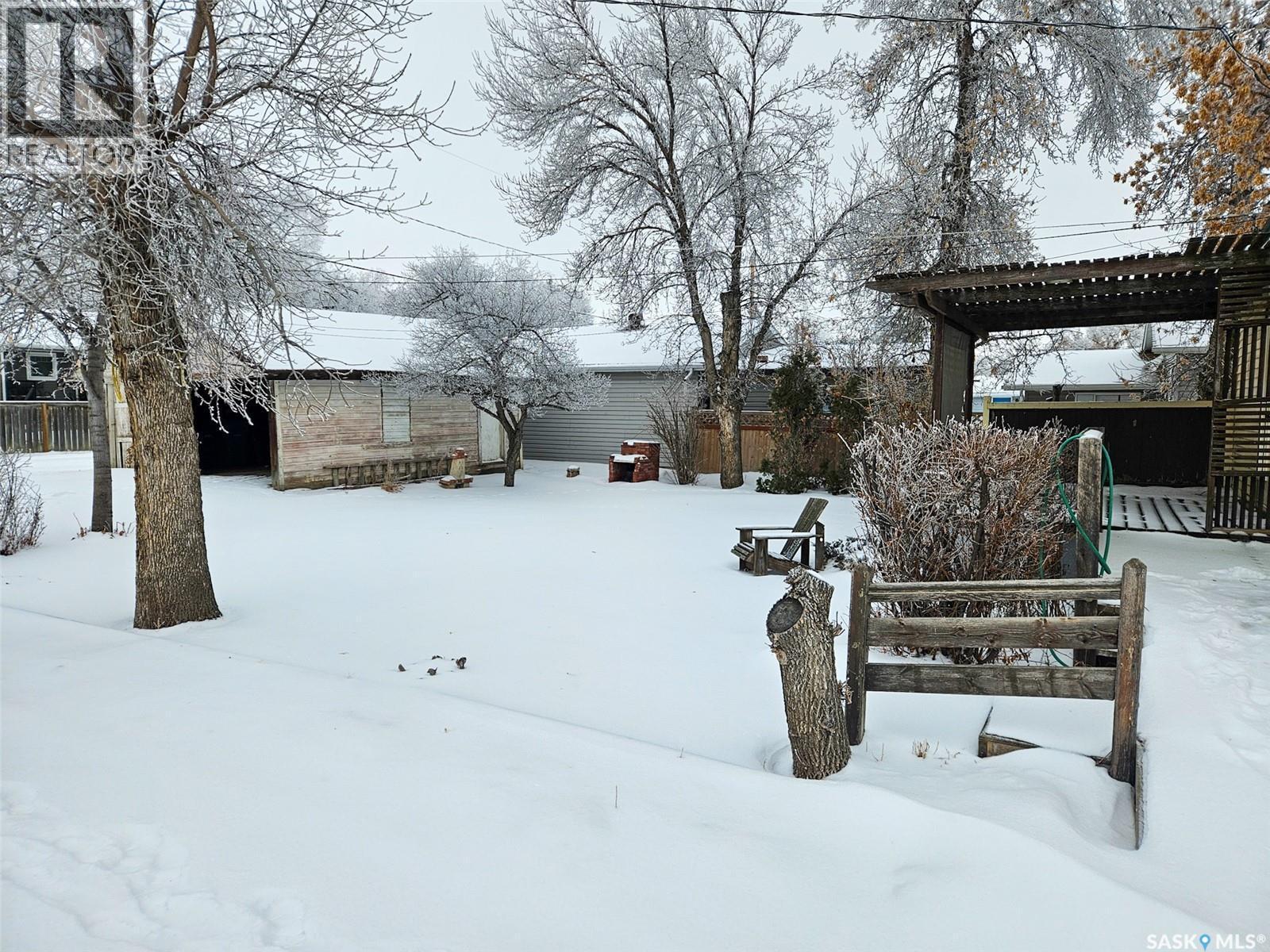 404 Brownlee Street, Herbert, SK - Outdoor