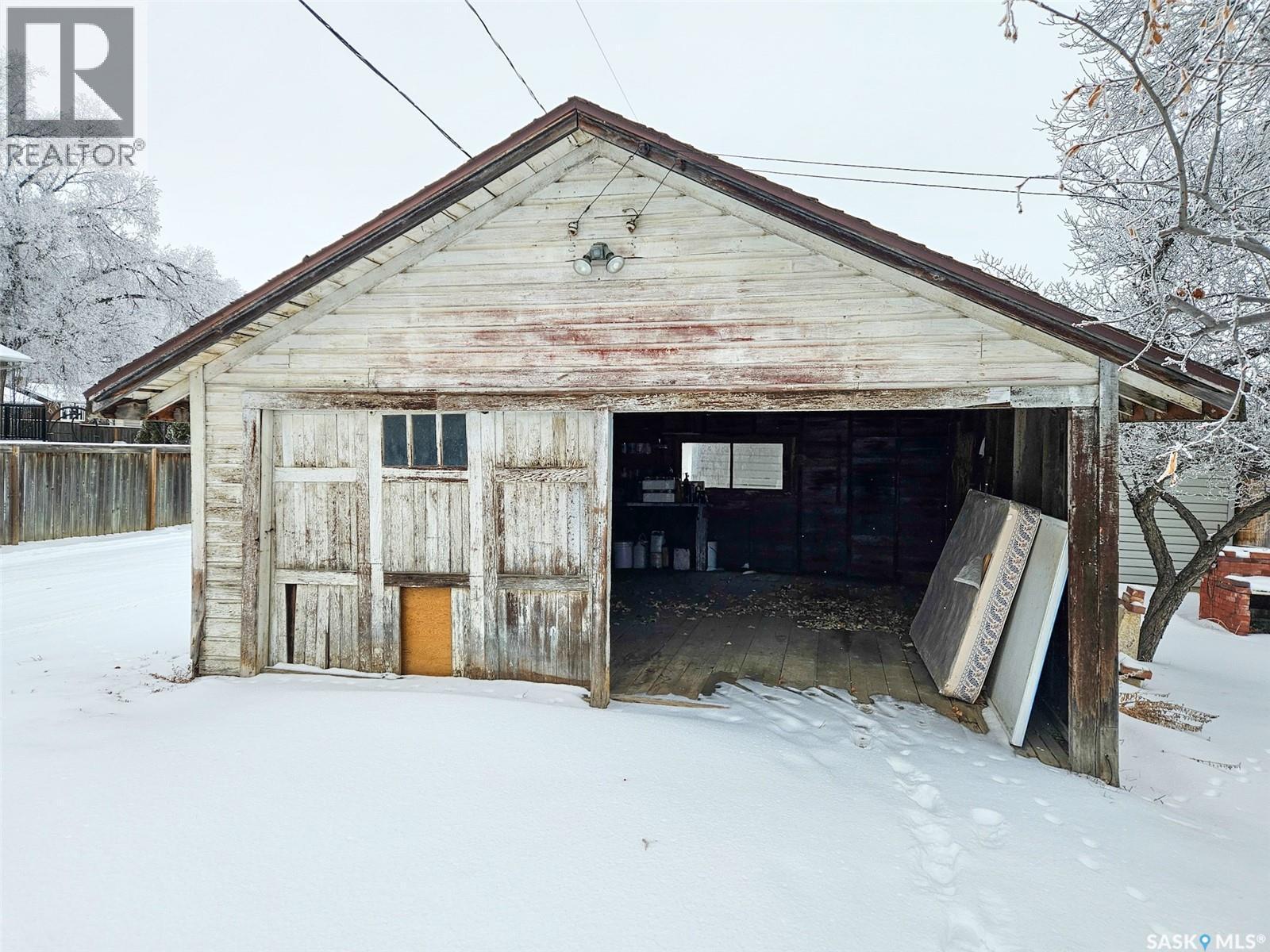 404 Brownlee Street, Herbert, SK - Outdoor