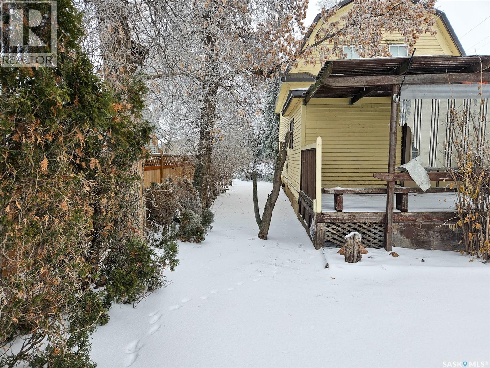 404 Brownlee Street, Herbert, SK - Outdoor