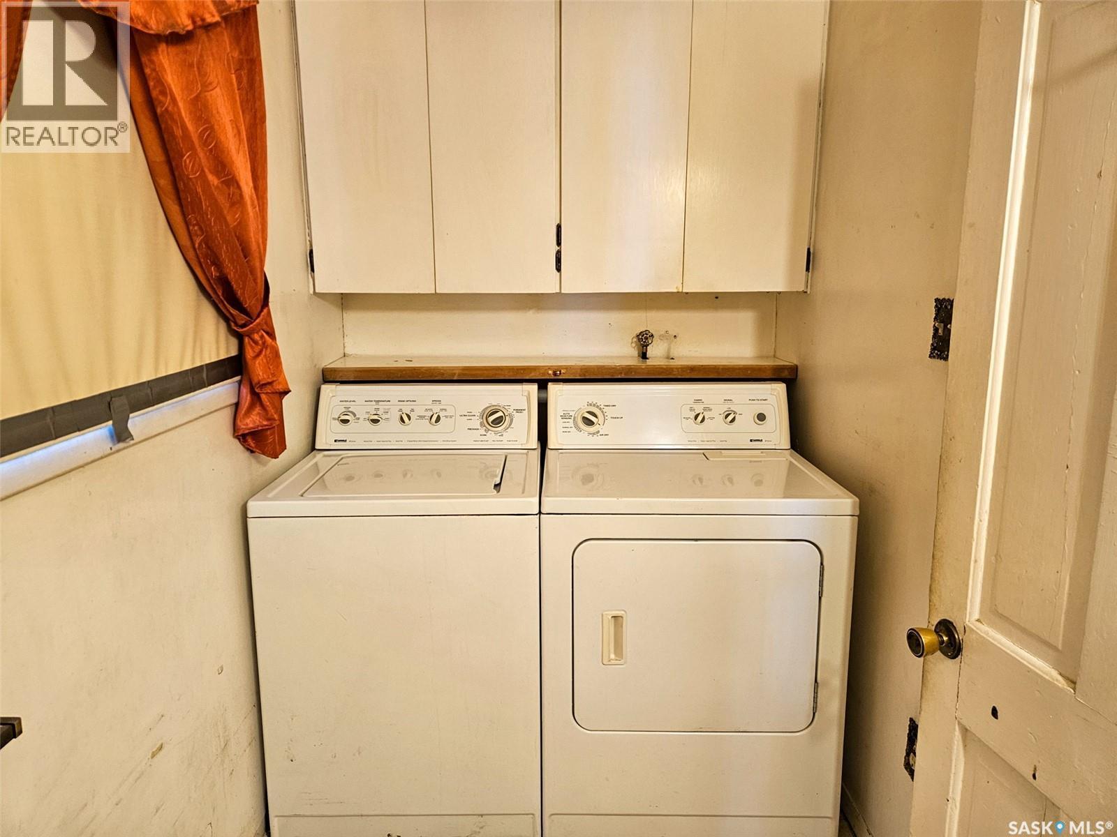 404 Brownlee Street, Herbert, SK - Indoor Photo Showing Laundry Room