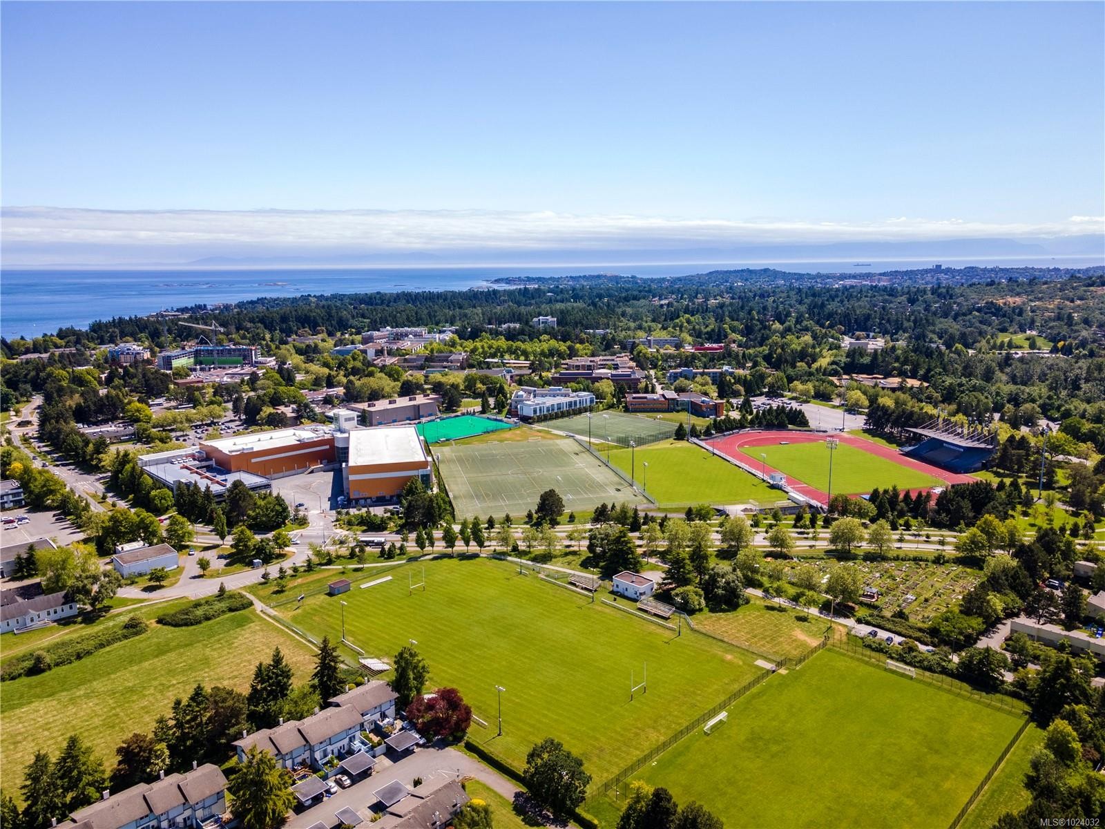 U3-3907 Cedar Hill Rd, Saanich, BC