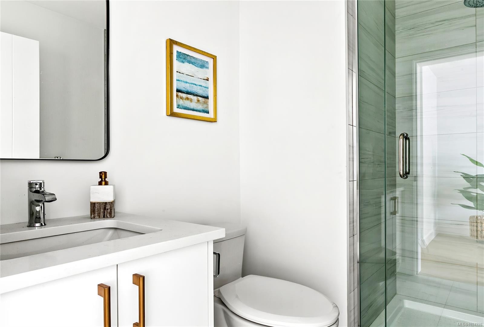 U8-3907 Cedar Hill Rd, Saanich, BC