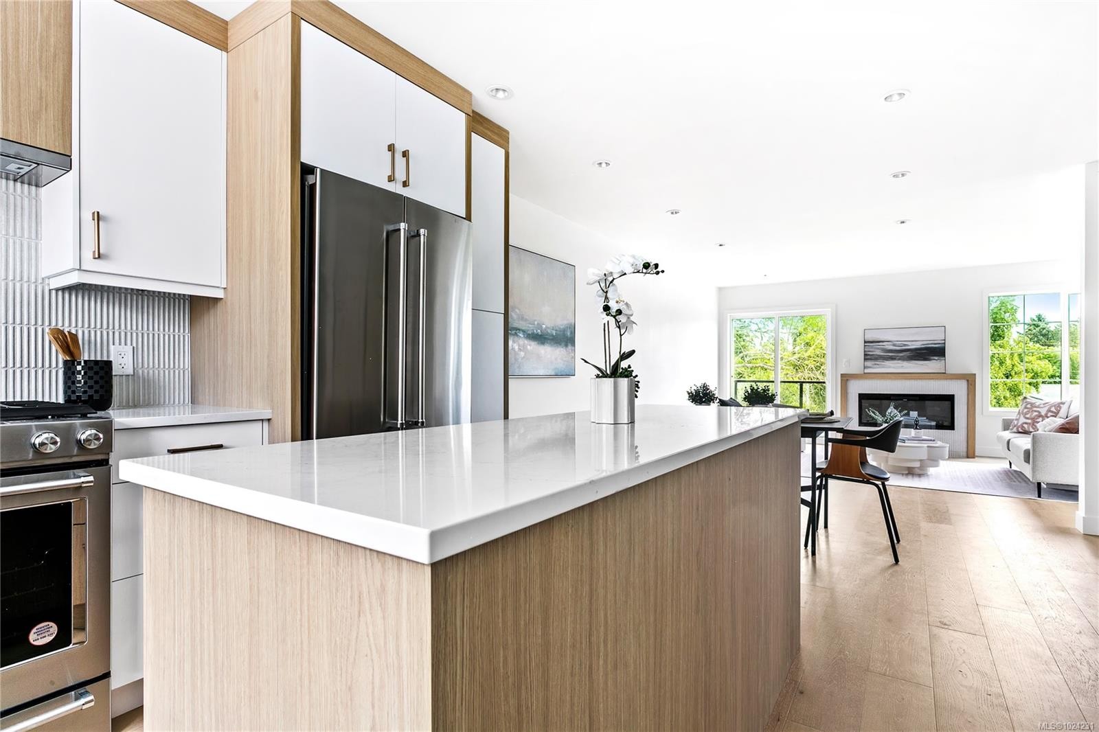 U10-3907 Cedar Hill Rd, Saanich, BC