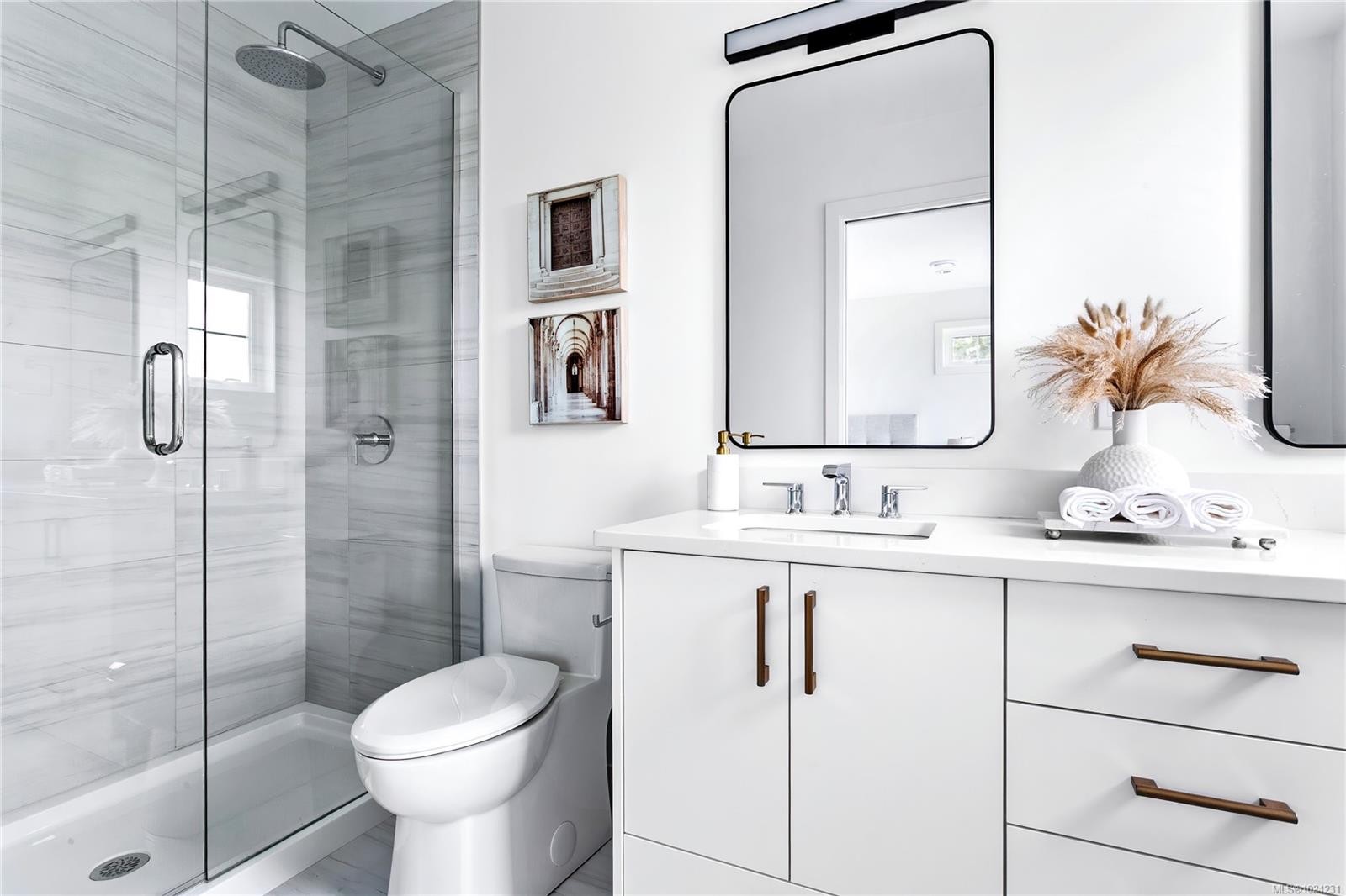 U10-3907 Cedar Hill Rd, Saanich, BC