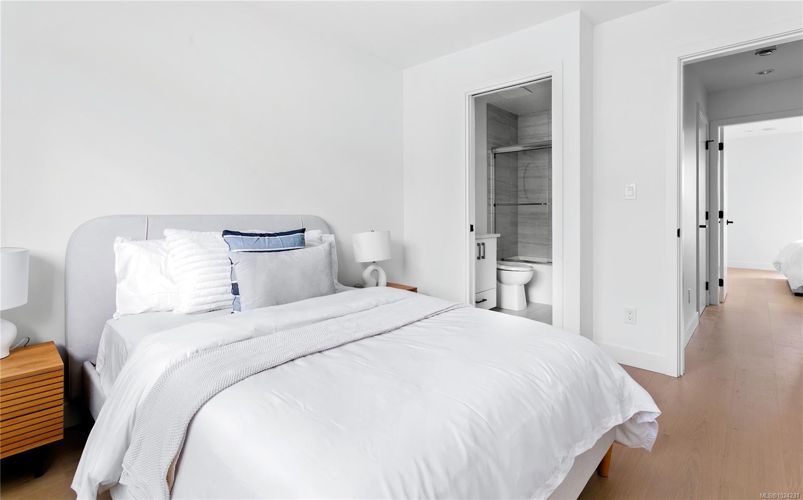 U10-3907 Cedar Hill Rd, Saanich, BC