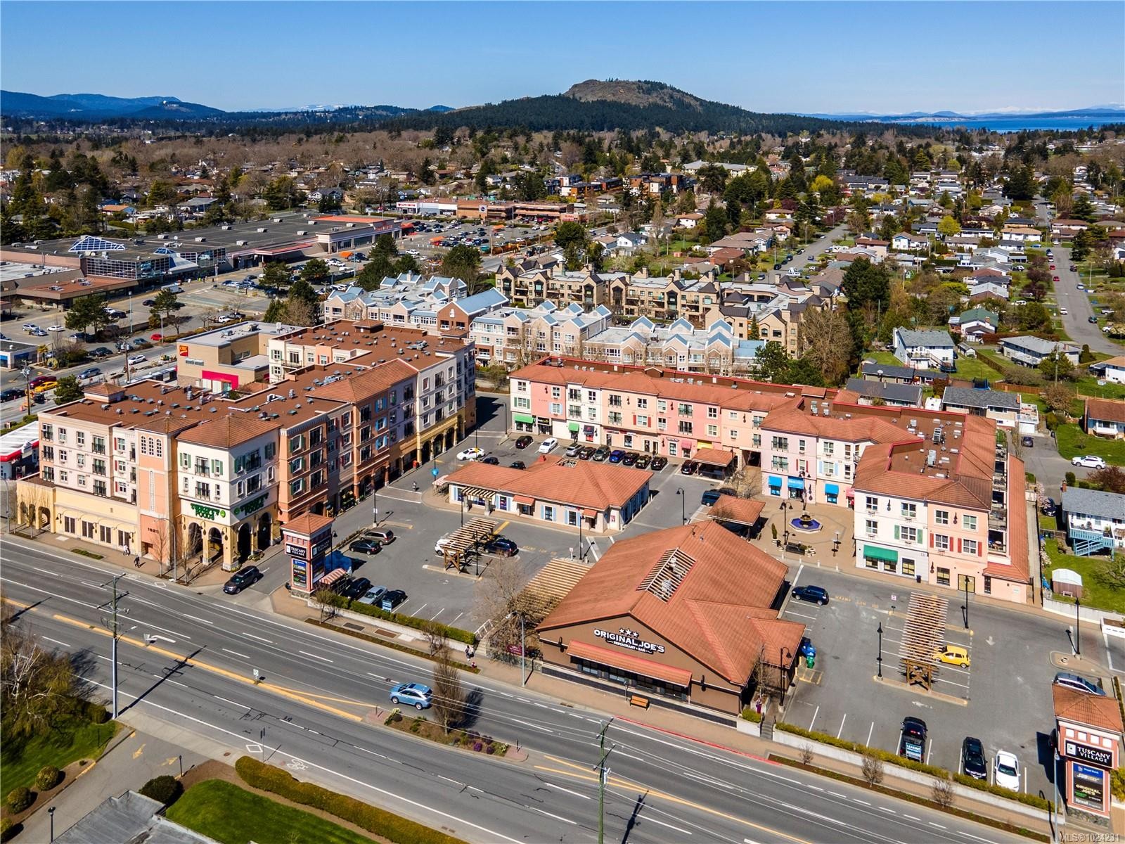 U10-3907 Cedar Hill Rd, Saanich, BC