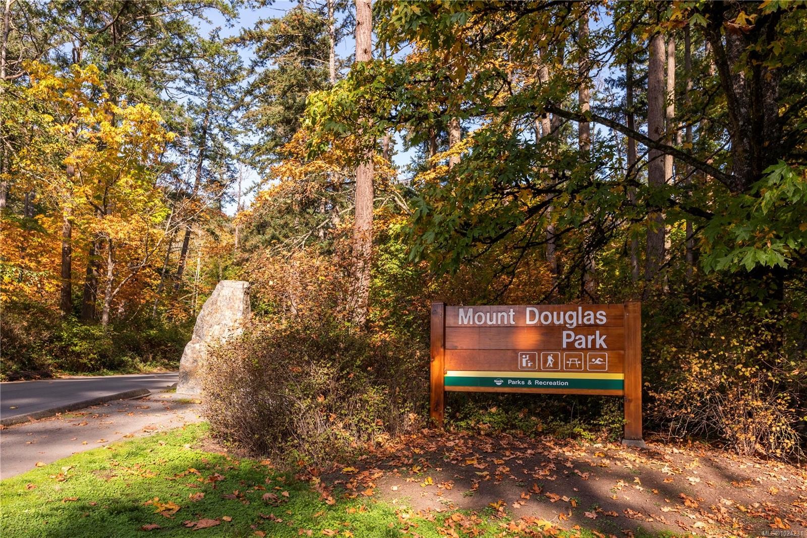 U10-3907 Cedar Hill Rd, Saanich, BC