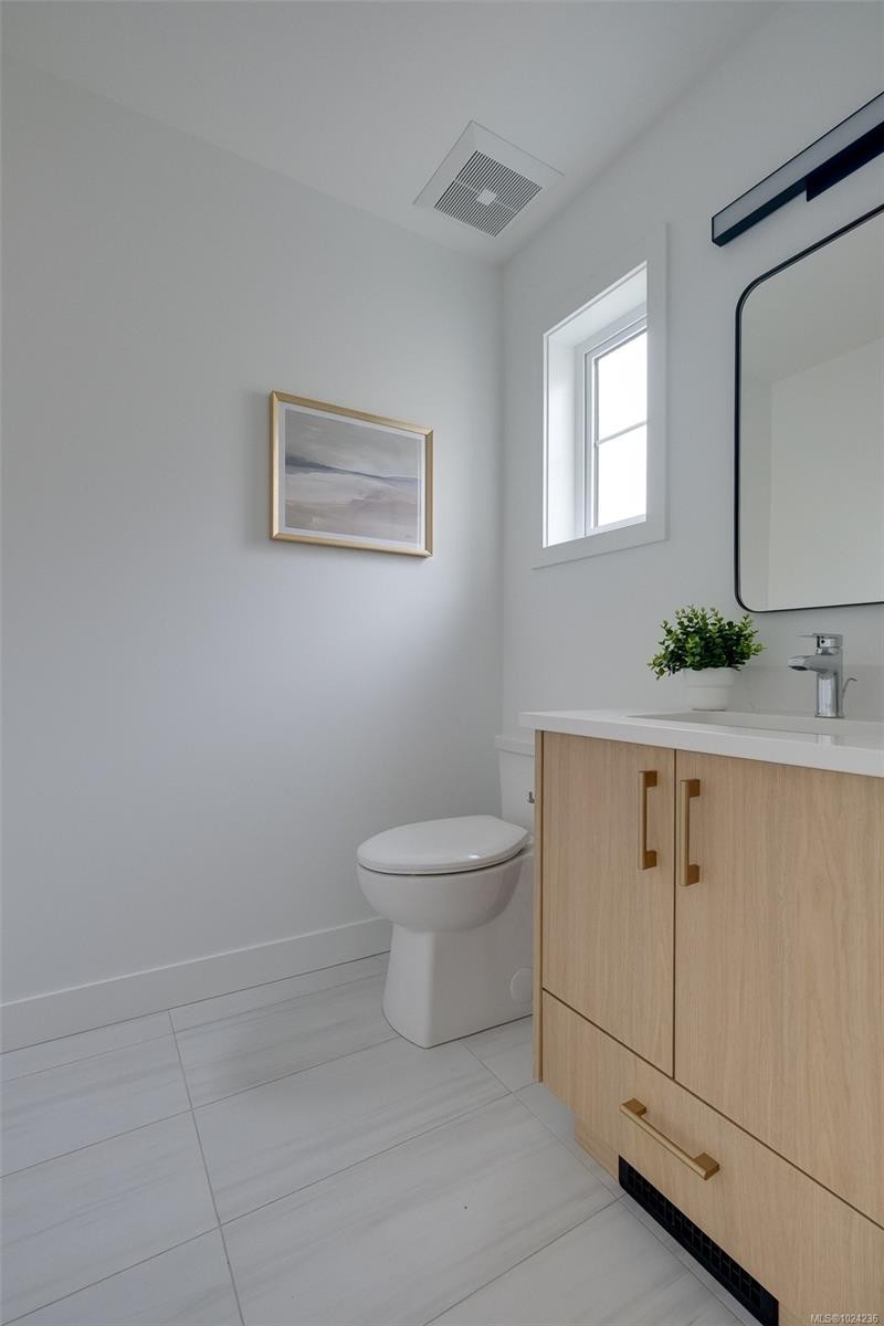 U12-3907 Cedar Hill Rd, Saanich, BC