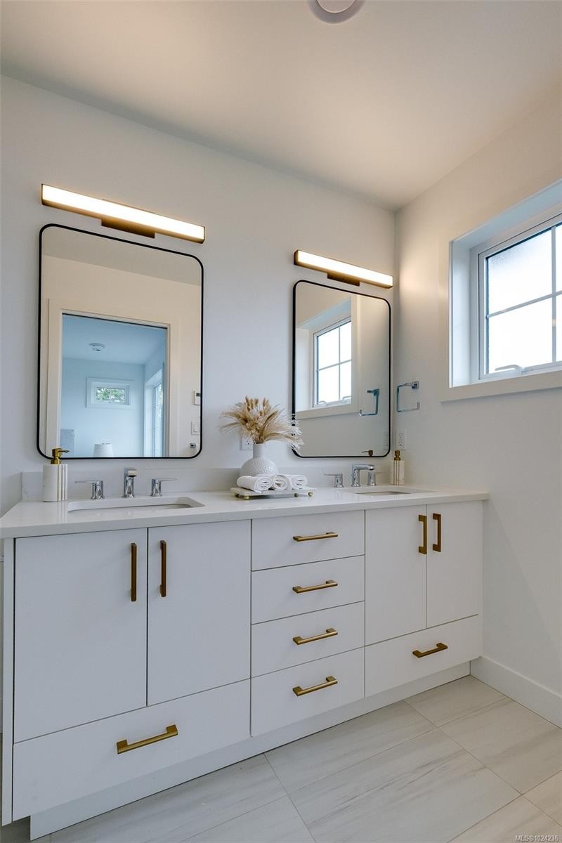 U12-3907 Cedar Hill Rd, Saanich, BC