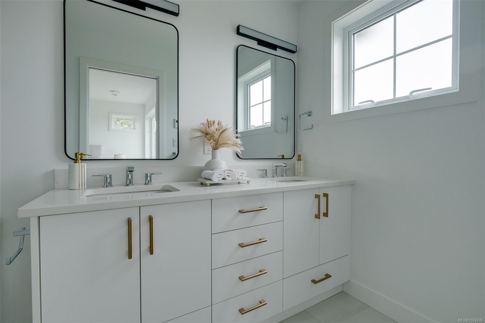 U12-3907 Cedar Hill Rd, Saanich, BC