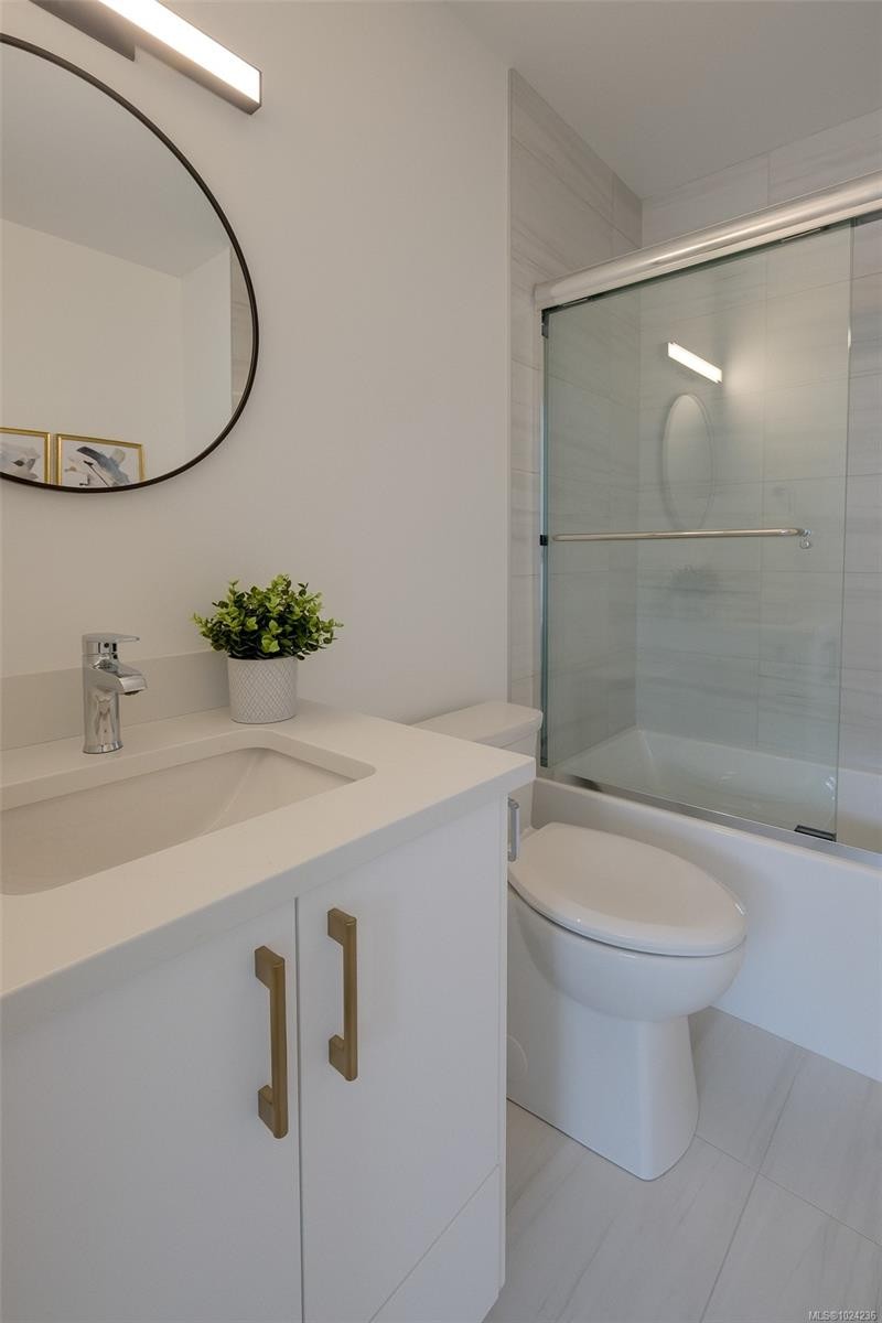 U12-3907 Cedar Hill Rd, Saanich, BC