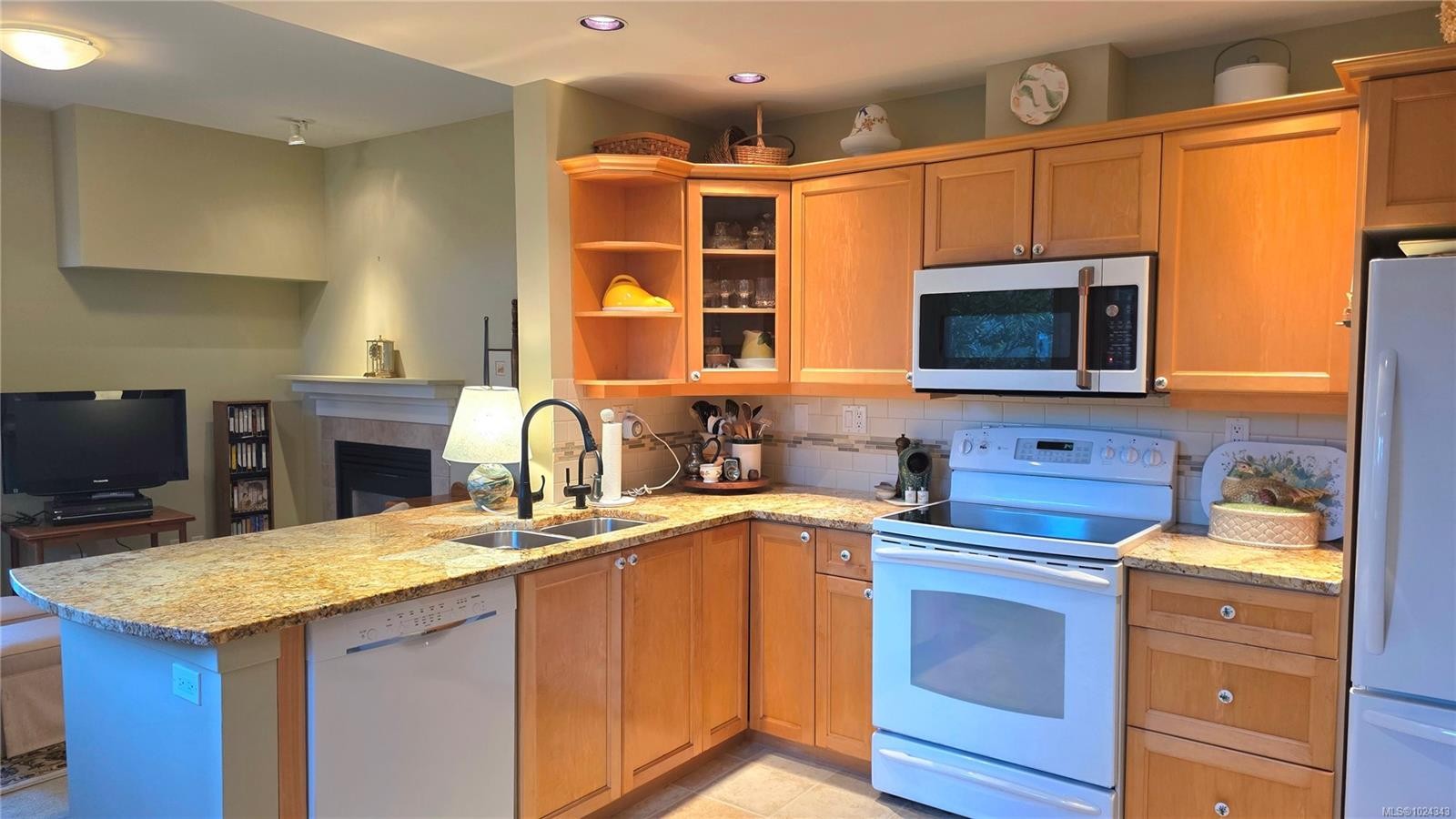 108-5329 Cordova Bay Rd, Saanich, BC - Indoor Photo Showing Kitchen With Double Sink