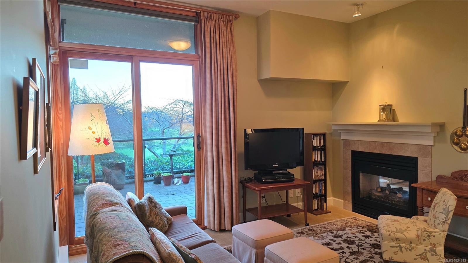 108-5329 Cordova Bay Rd, Saanich, BC - Indoor Photo Showing Living Room With Fireplace