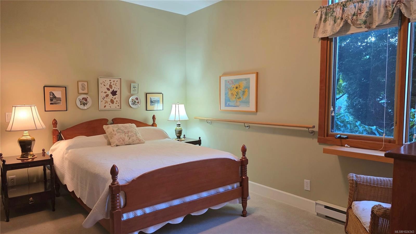 108-5329 Cordova Bay Rd, Saanich, BC - Indoor Photo Showing Bedroom