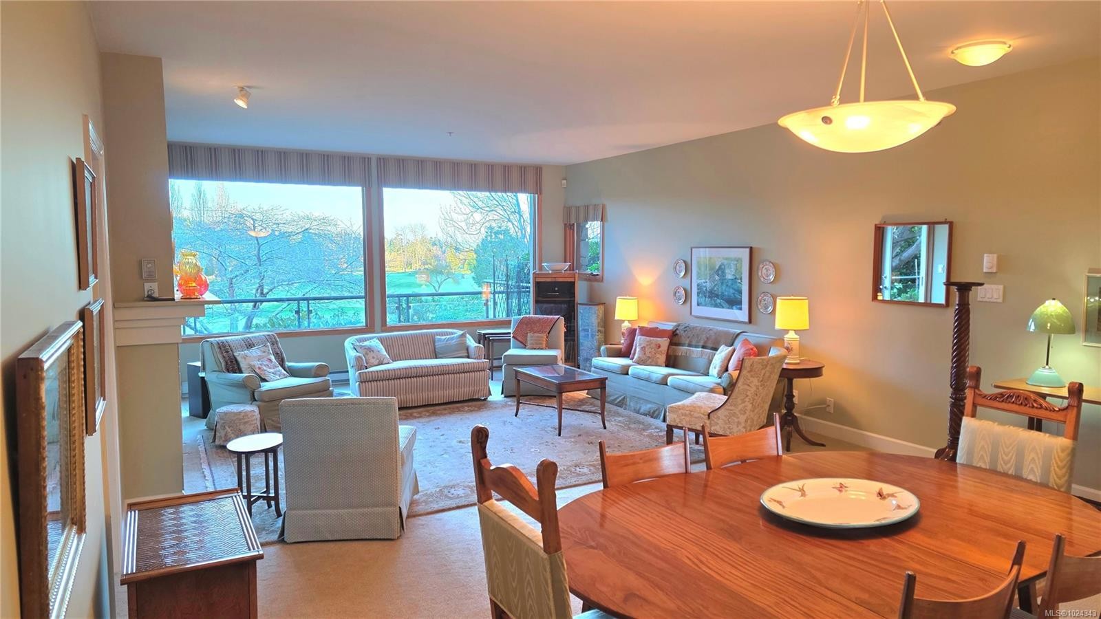 108-5329 Cordova Bay Rd, Saanich, BC - Indoor