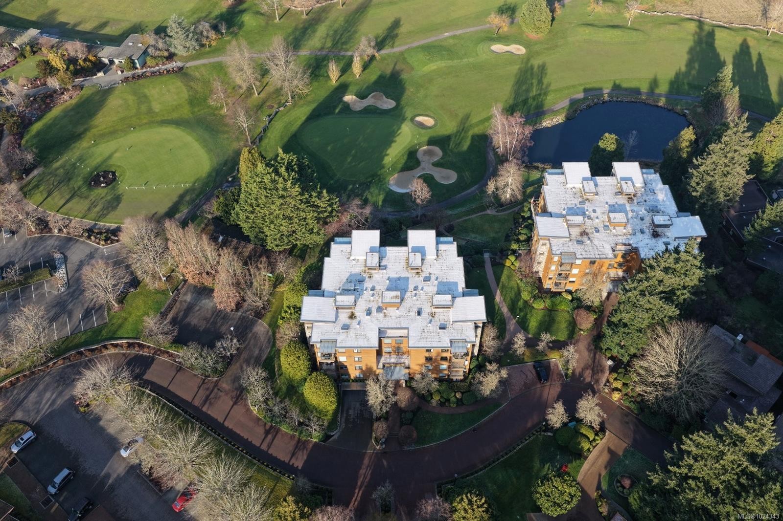 108-5329 Cordova Bay Rd, Saanich, BC - With View