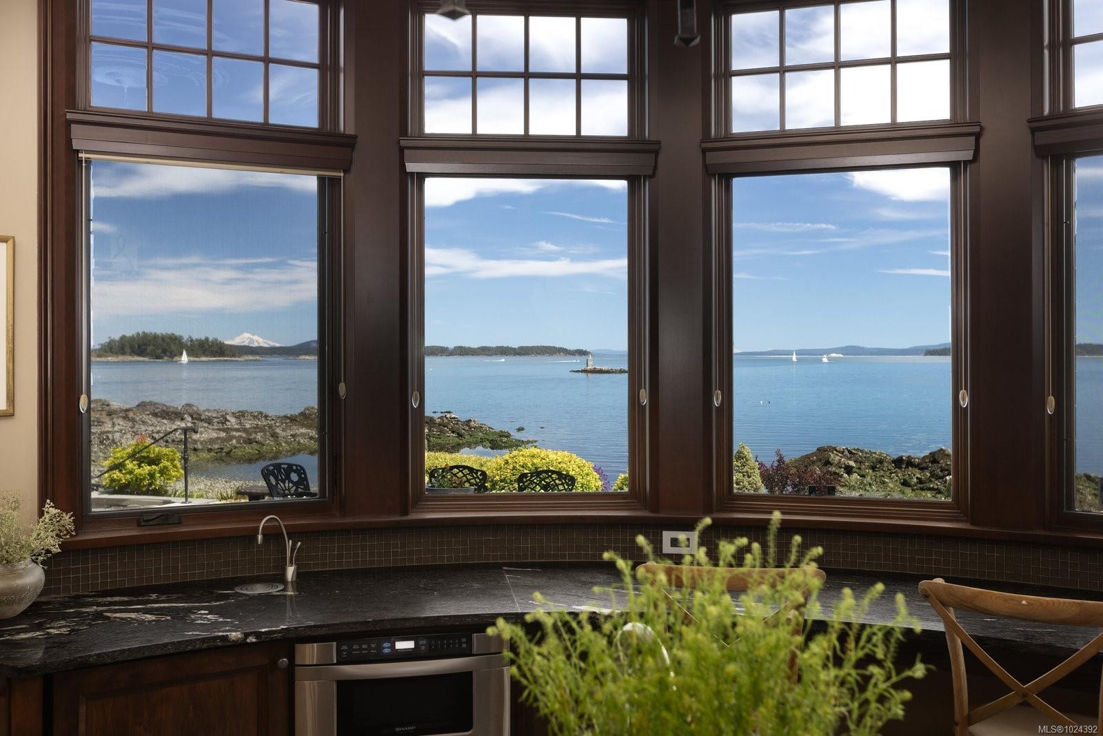 10493 Allbay Rd, Sidney, BC