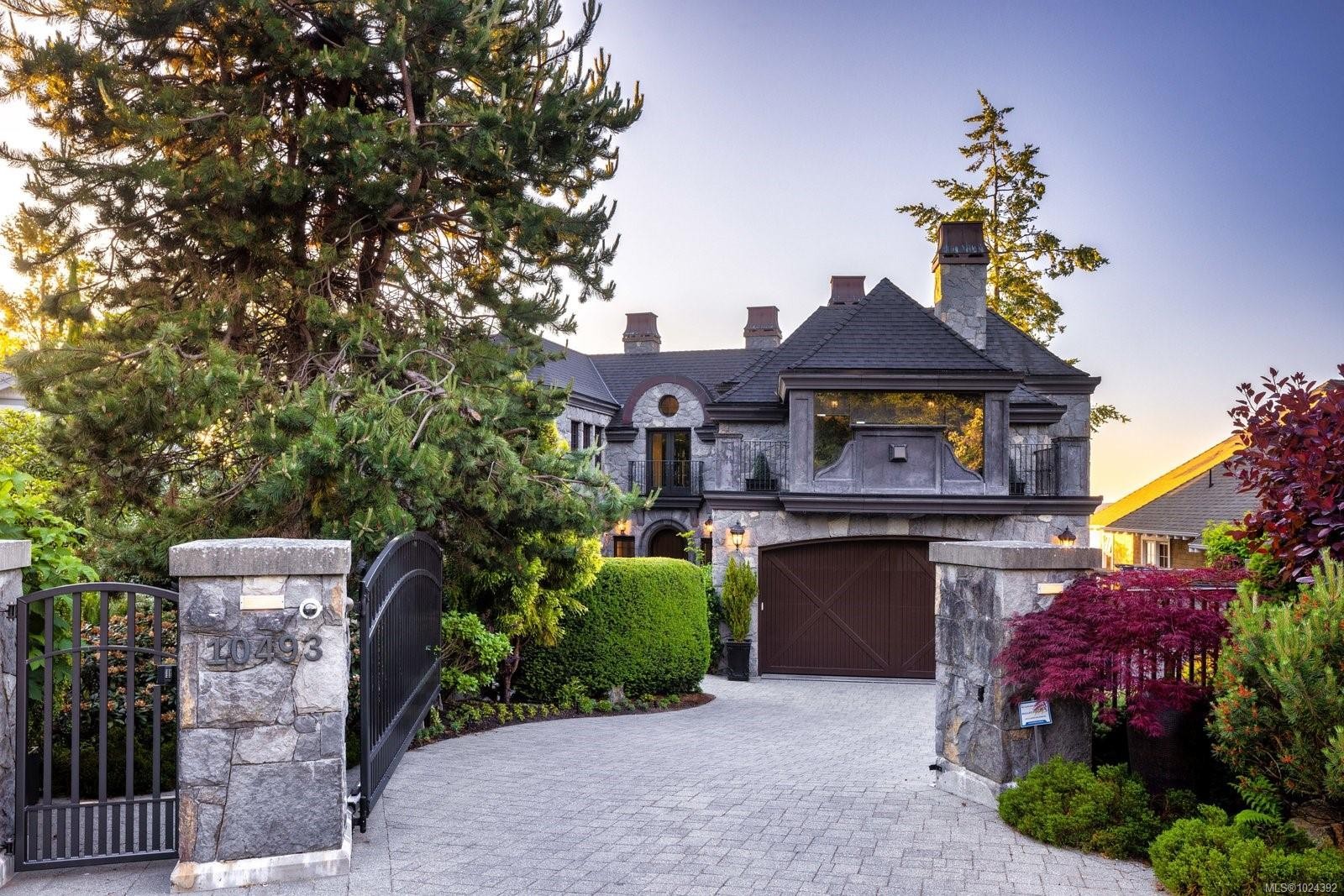 10493 Allbay Rd, Sidney, BC