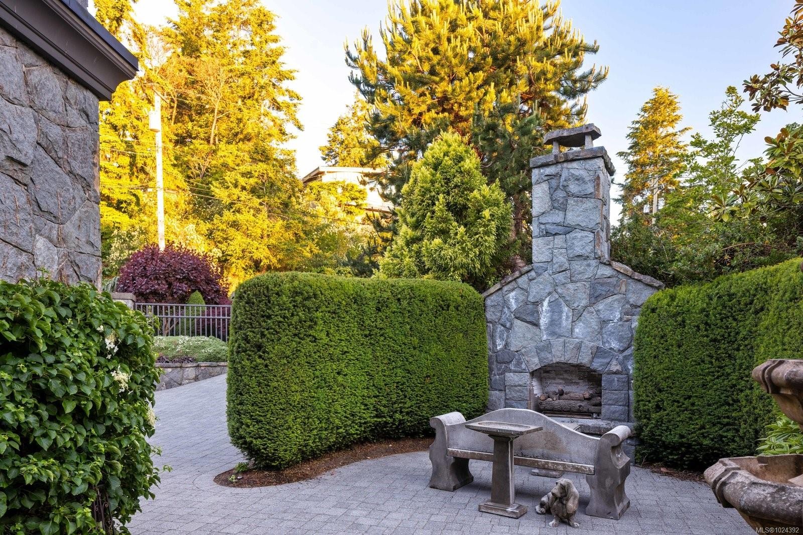 10493 Allbay Rd, Sidney, BC