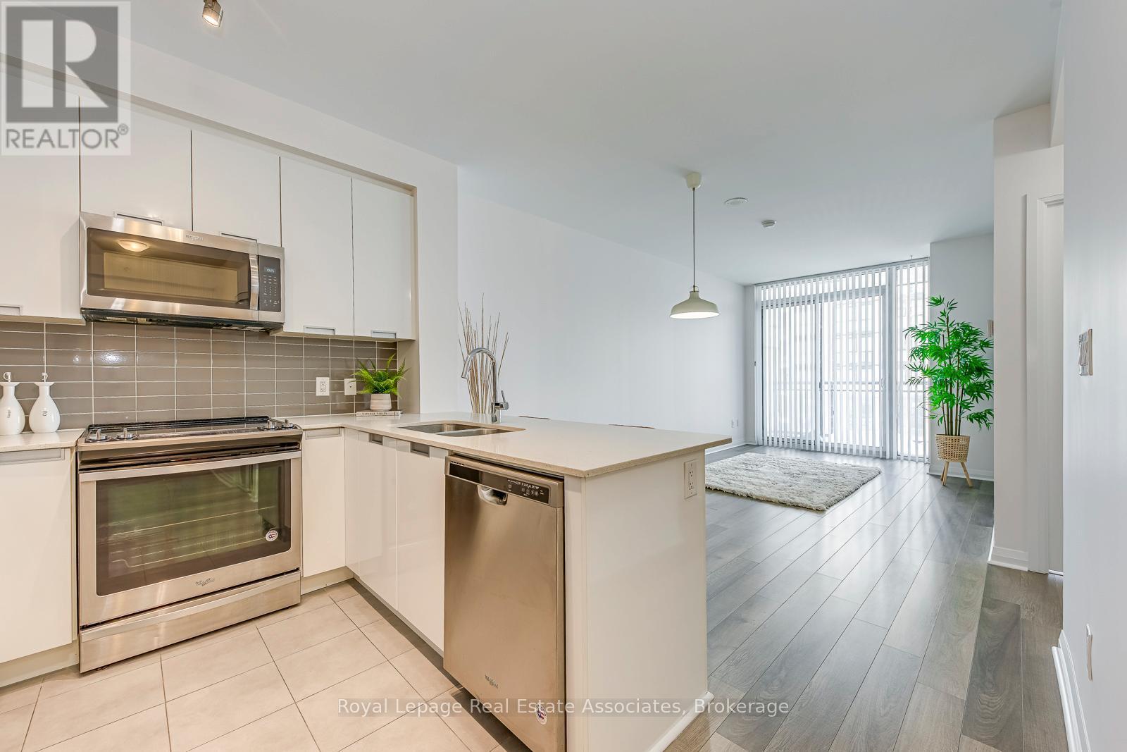1416 - 5033 Four Springs Avenue, Mississauga, ON - Indoor Photo Showing Kitchen With Stainless Steel Kitchen With Double Sink With Upgraded Kitchen