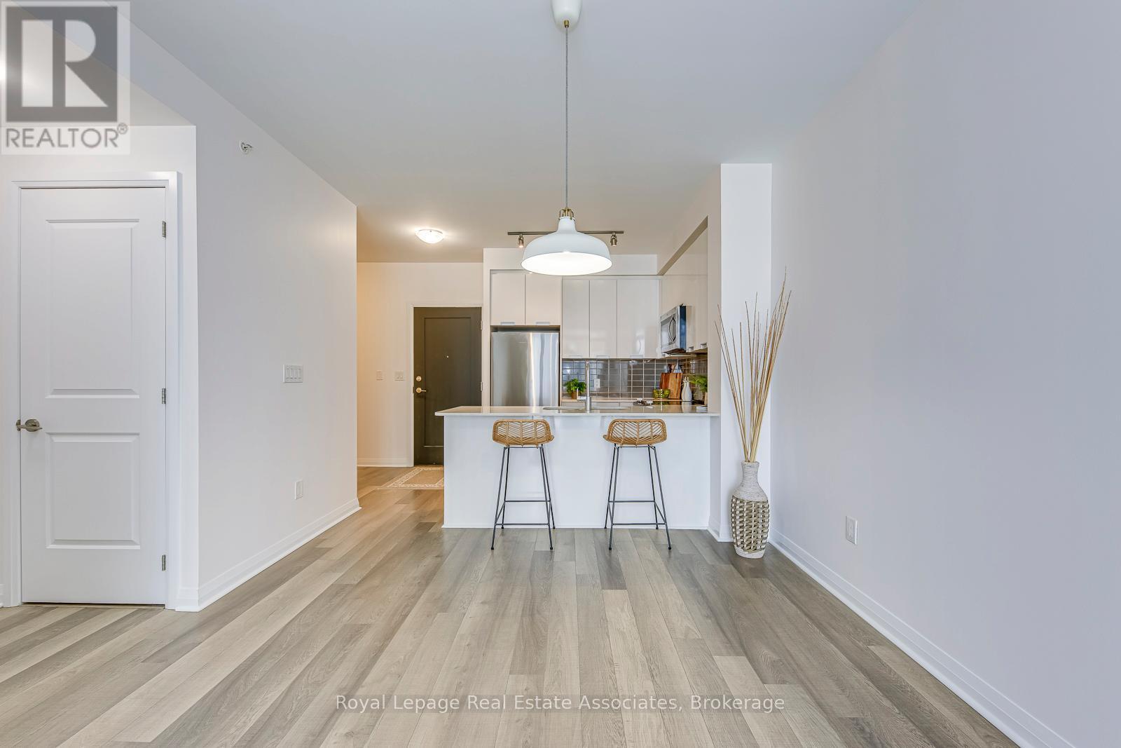 1416 - 5033 Four Springs Avenue, Mississauga, ON - Indoor Photo Showing Kitchen