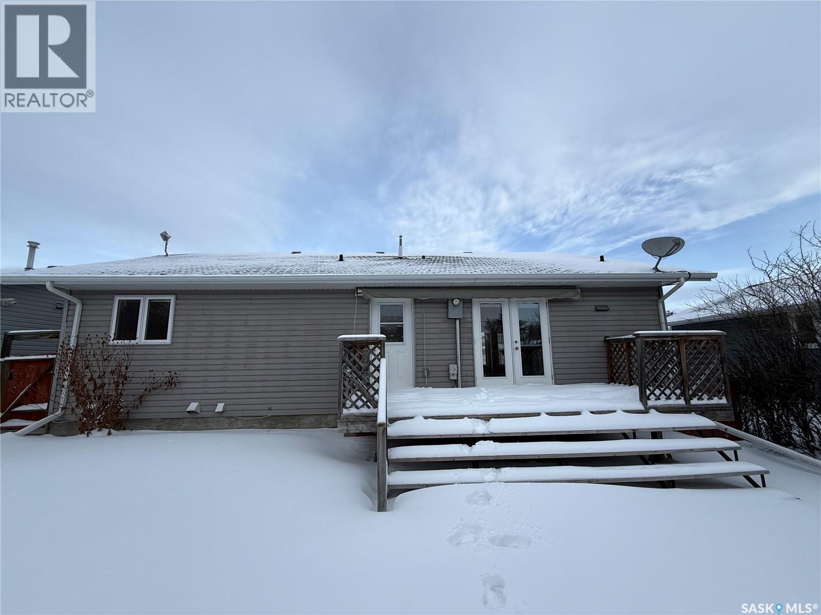 130 2Nd Avenue Se, Eston, SK - Outdoor