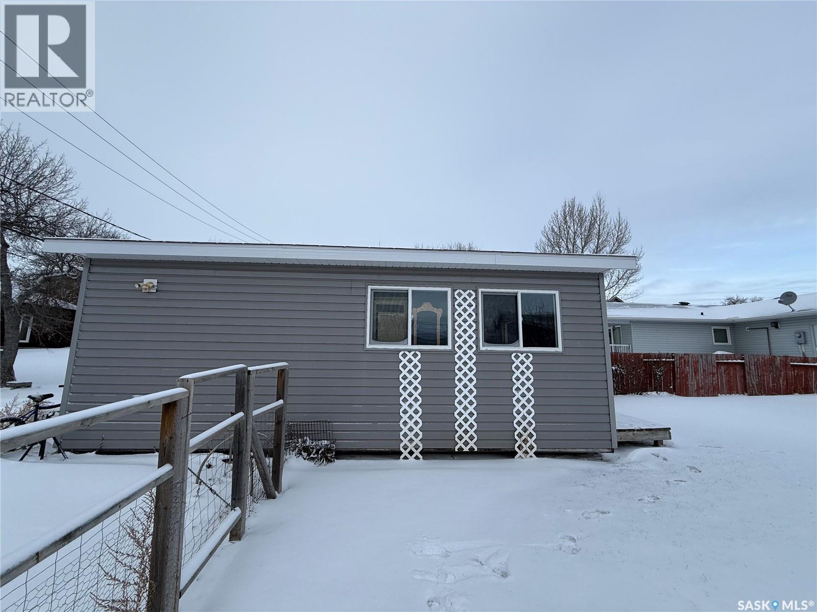 130 2Nd Avenue Se, Eston, SK - Outdoor With Exterior