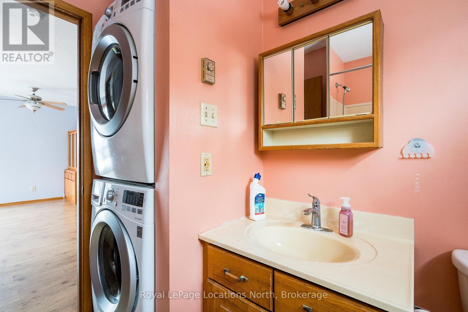 9038 County Rd 91 Road, Clearview, ON - Indoor Photo Showing Laundry Room