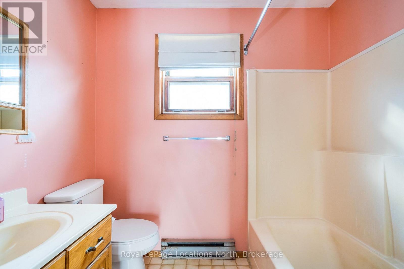 9038 County Rd 91 Road, Clearview, ON - Indoor Photo Showing Bathroom