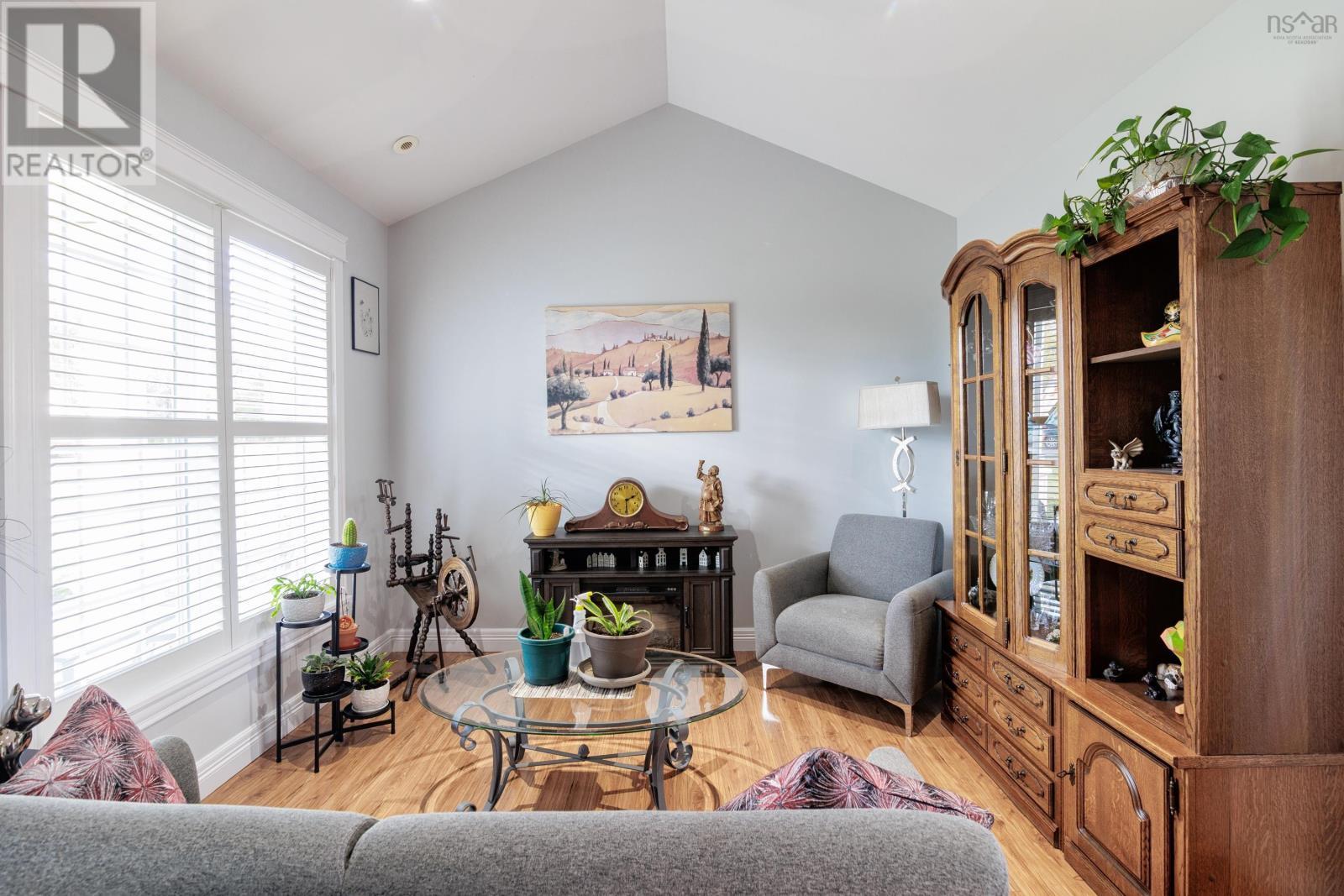Vaulted ceilings in living room - 16 Corey Drive, Bible Hill, NS - Indoor Photo Showing Living Room