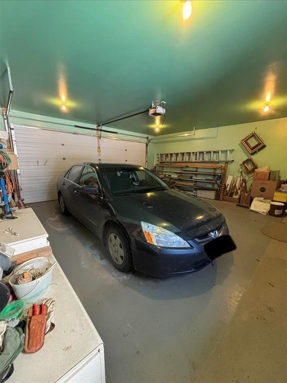 356 Cliff Street, Wawanesa, MB - Indoor Photo Showing Garage