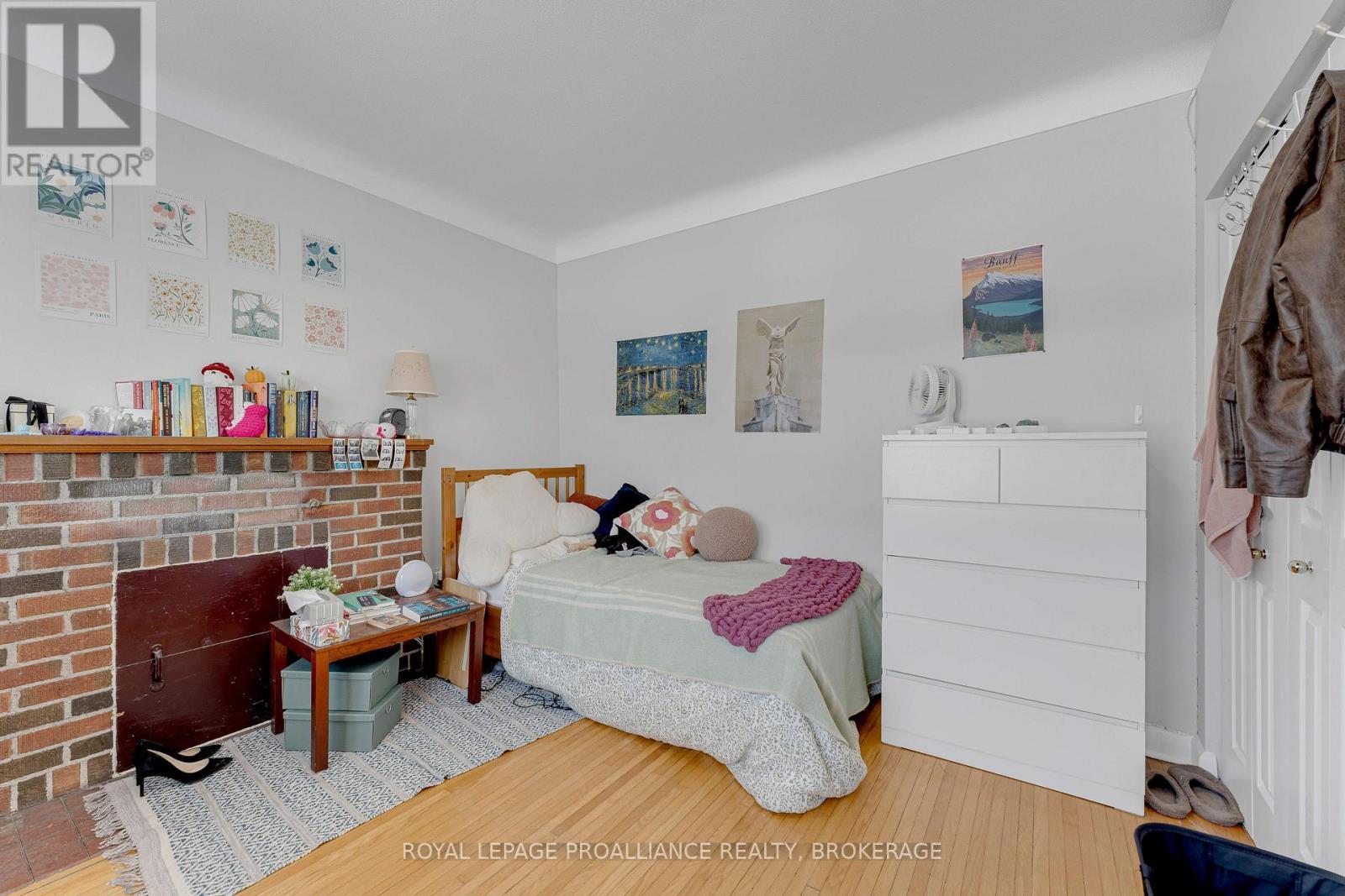 31 Beverley Street, Kingston (Central City East), ON - Indoor Photo Showing Bedroom