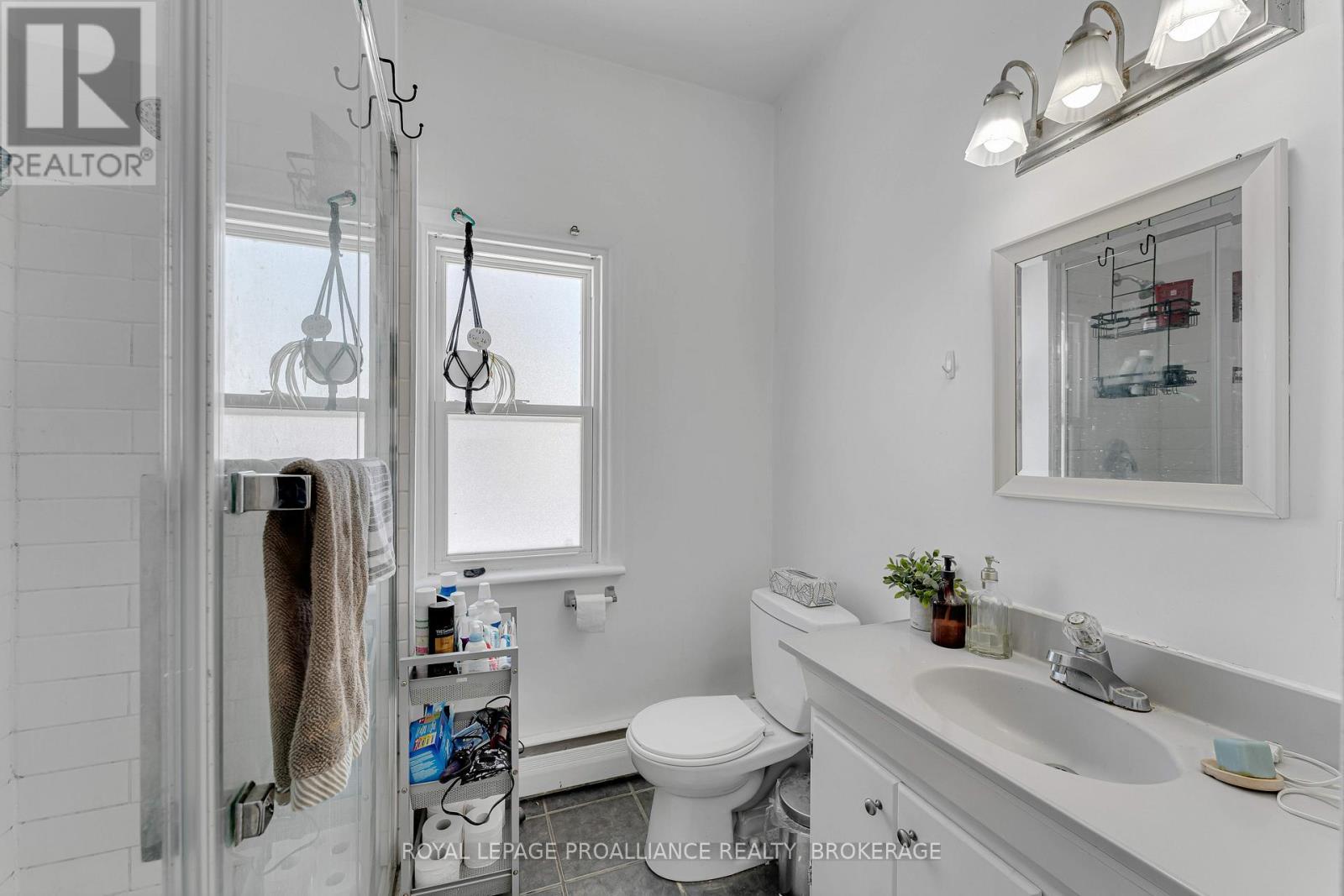 31 Beverley Street, Kingston (Central City East), ON - Indoor Photo Showing Bathroom