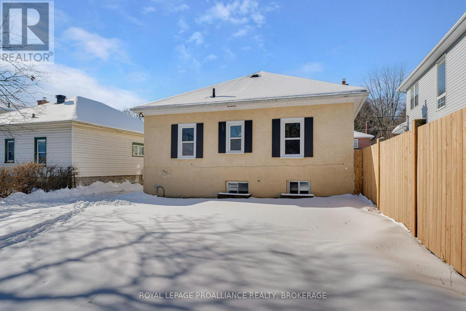 31 Beverley Street, Kingston (Central City East), ON - Outdoor With Exterior