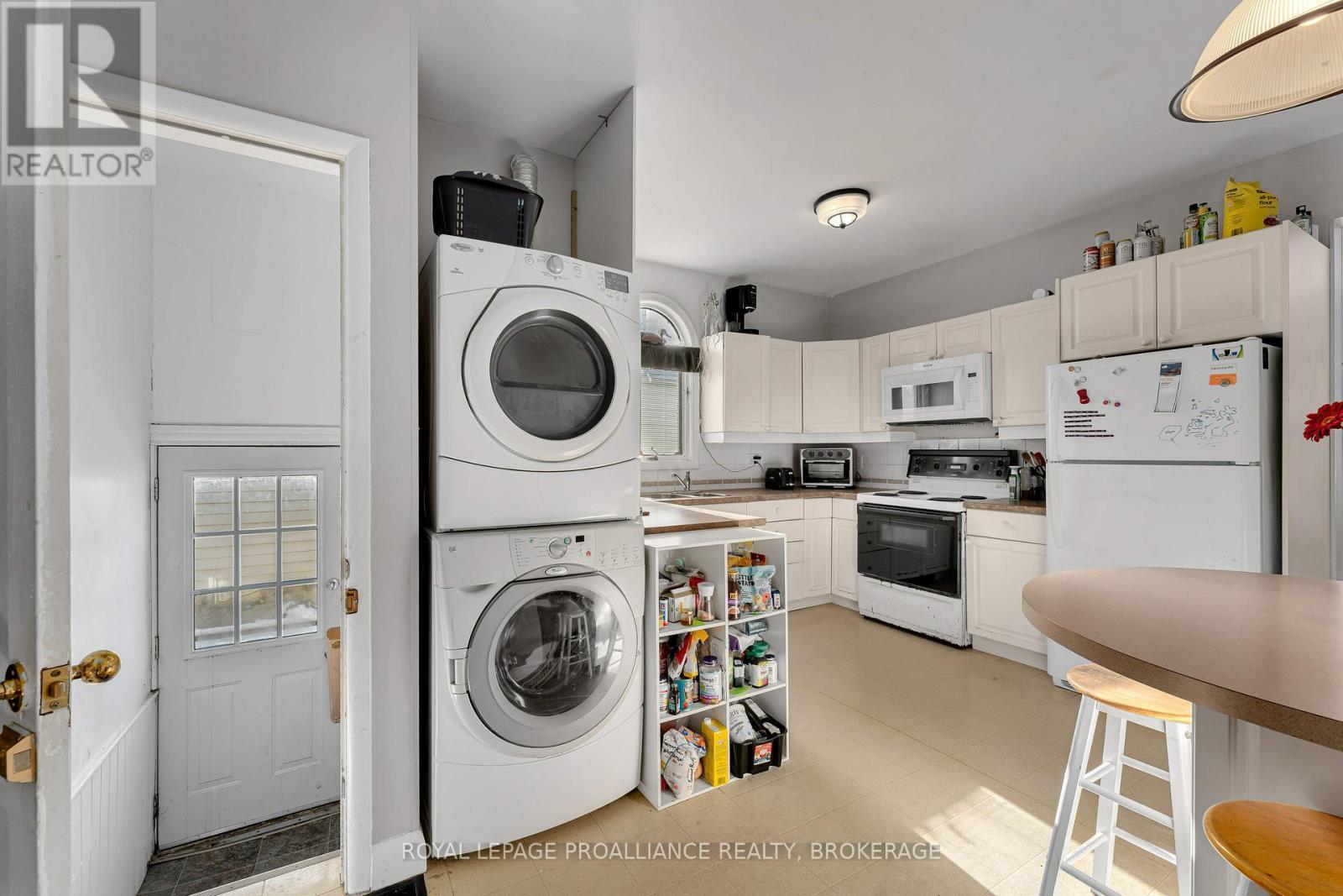 31 Beverley Street, Kingston (Central City East), ON - Indoor Photo Showing Laundry Room
