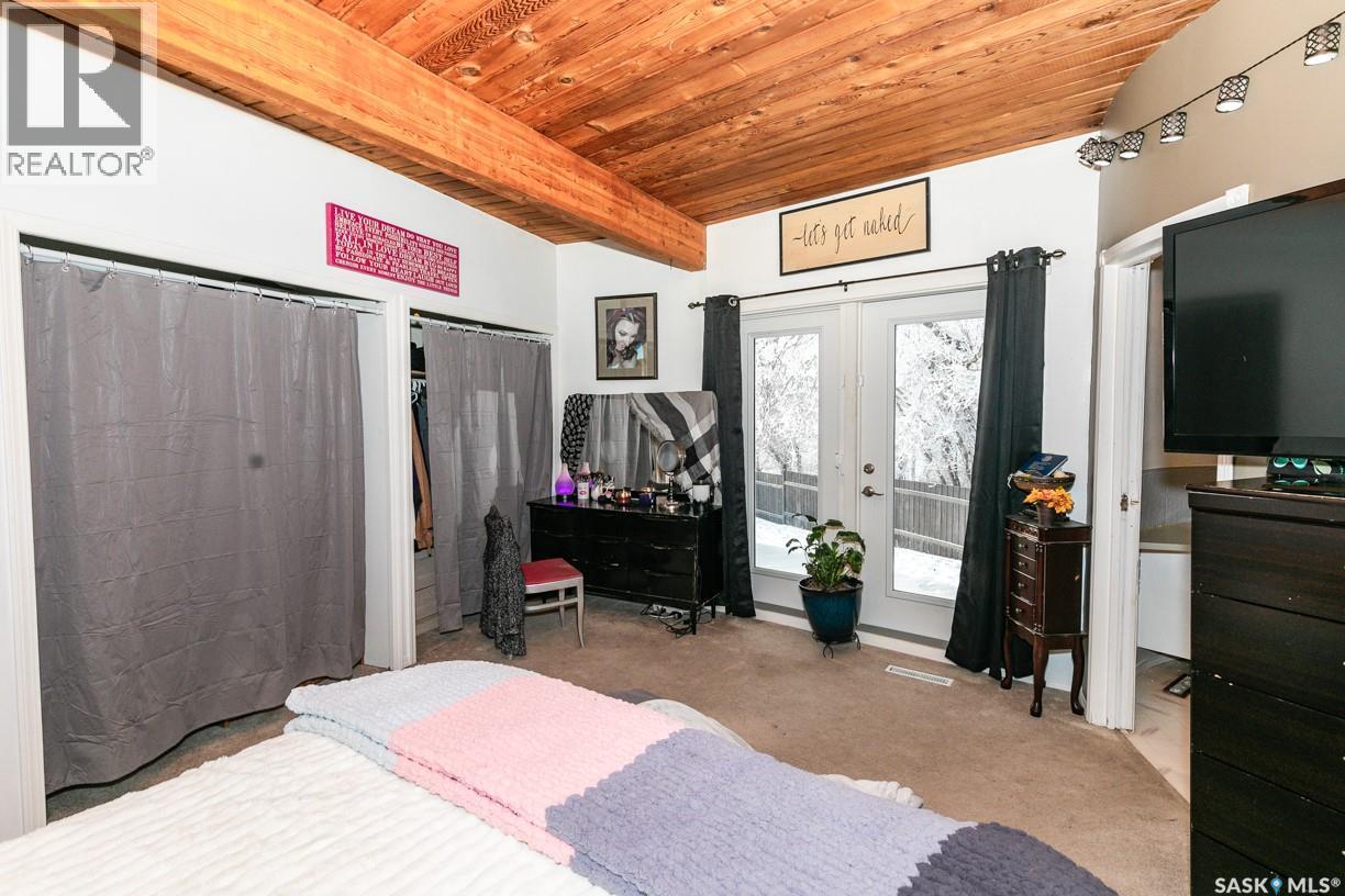 335 Yukon Avenue, Kerrobert, SK - Indoor Photo Showing Bedroom