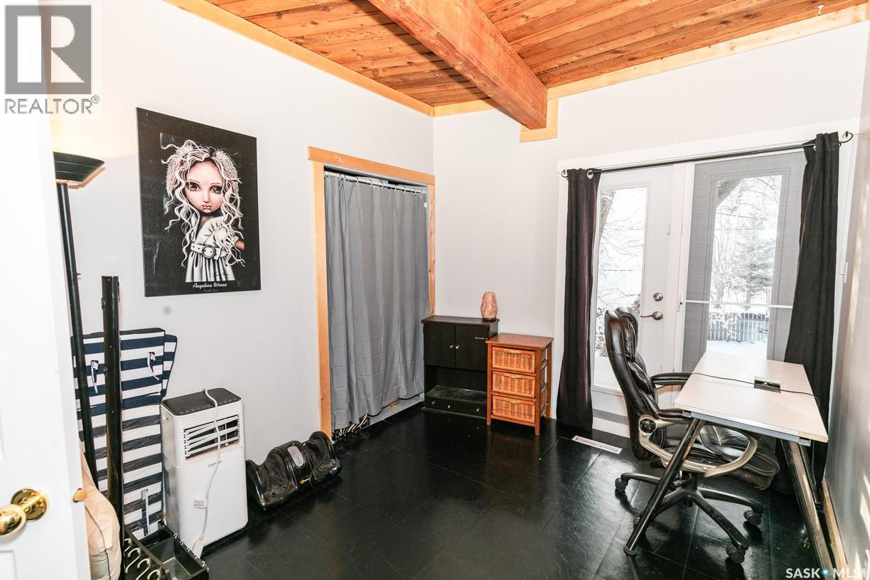 335 Yukon Avenue, Kerrobert, SK - Indoor