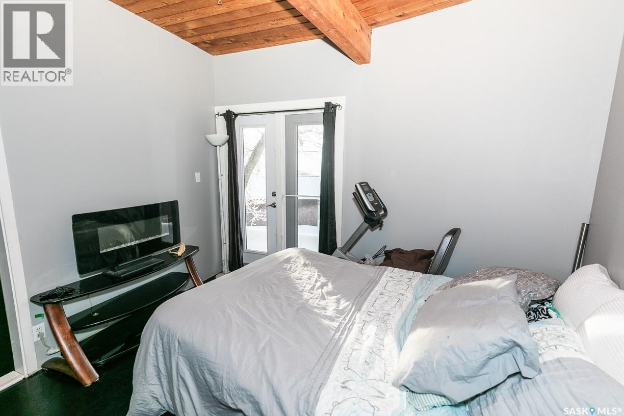 335 Yukon Avenue, Kerrobert, SK - Indoor Photo Showing Bedroom